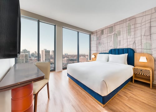 toor-hotel-toronto-1-King-Bed-Room-01-1536x1105